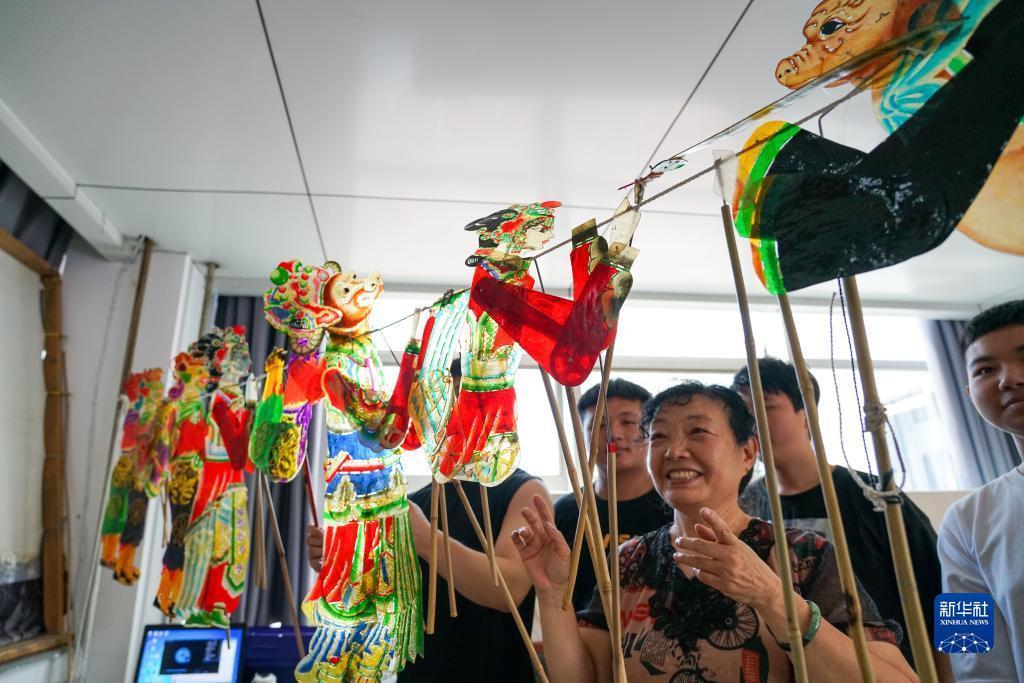 澳亚皇冠